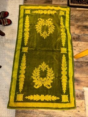 Vintage Wamsutta Bath  Towel Green and Yellow Decorative made in USA